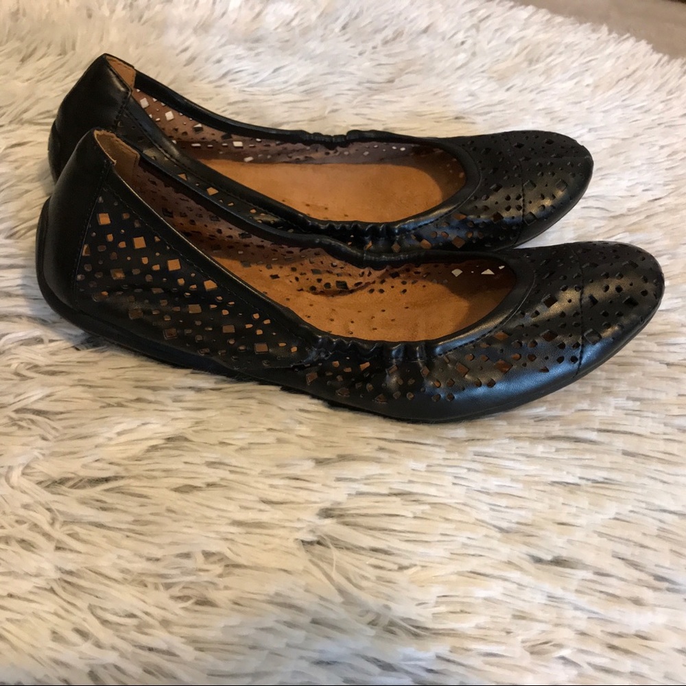 Naturalizer N5 Comfort Laser Cut Perforated Ballet flat shoe